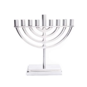חנוכייה קלאסית קטנה כסופה בעיצוב מודרני