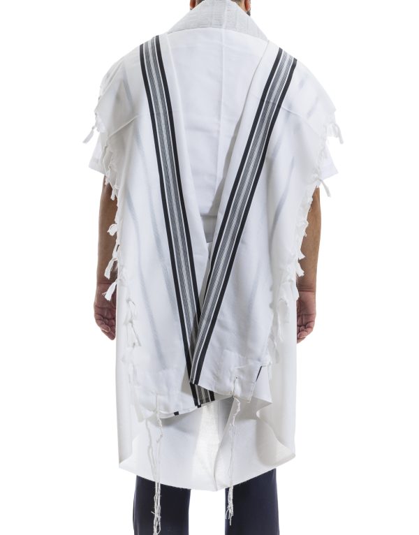 ⁦טלית אקרילן איכותית עם פסים שחורים ועטרה בעיצוב יוקרתי⁩ – תמונה ⁦2⁩