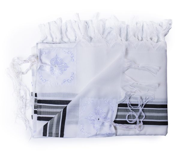 טלית אקרילן איכותית עם פסים שחורים ועטרה בעיצוב יוקרתי