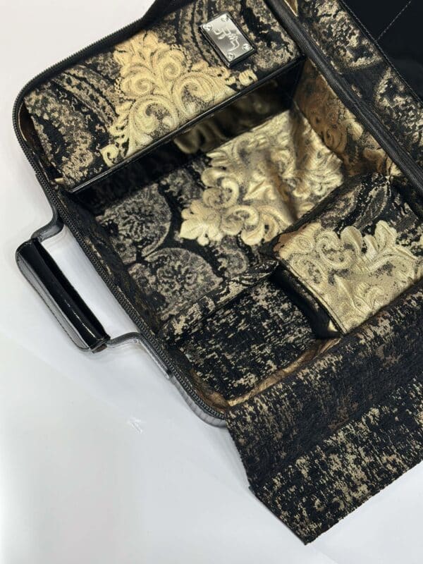 ⁦תיק לטלית ותפילין מעור אמיתי שתי וערב חיצוני ומבפנים בד יוקרתי בגווני זהב⁩ – תמונה ⁦6⁩