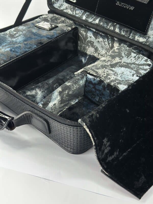 ⁦תיק לטלית ותפילין מעור אמיתי שתי וערב חיצוני ומבפנים בד יוקרתי בגווני כחול⁩ – תמונה ⁦8⁩