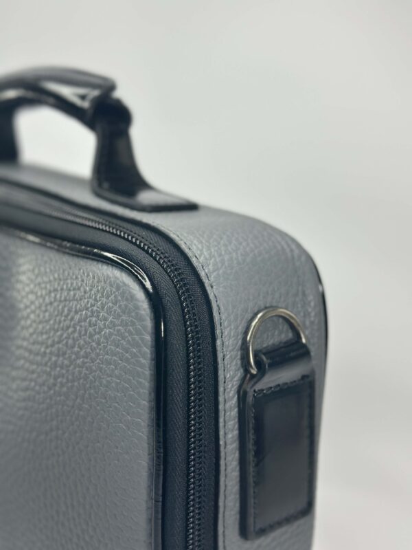 ⁦תיק לטלית ותפילין מעור אמיתי בצבע אפור⁩ – תמונה ⁦4⁩