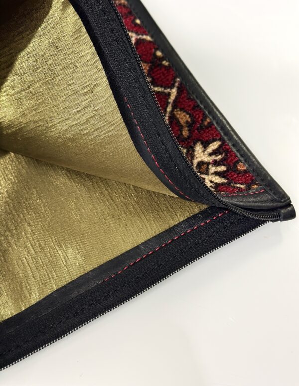 ⁦נרתיק לטלית מעור אמיתי עם בד יוקרתי בגווני בורדו⁩ – תמונה ⁦3⁩