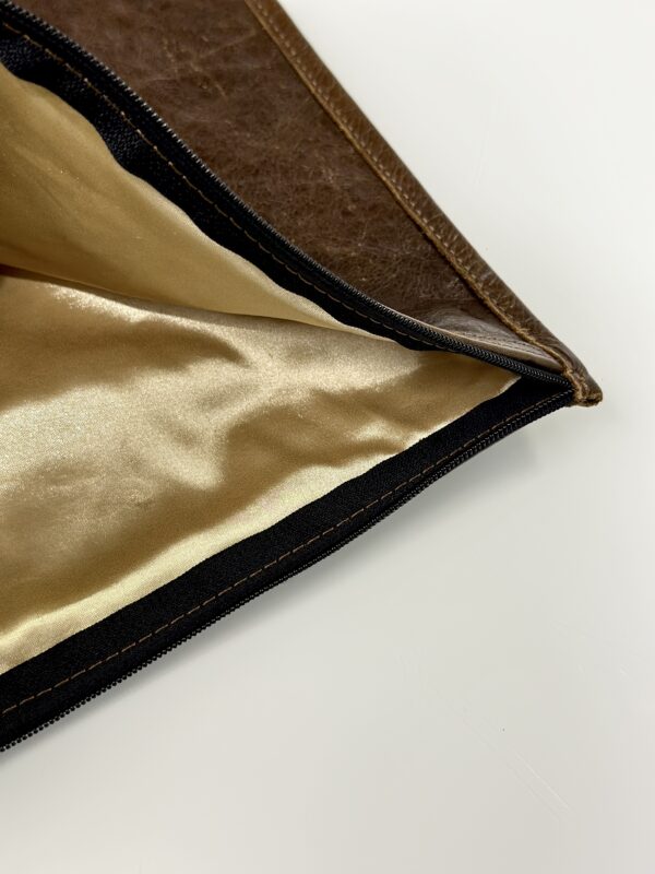 ⁦נרתיק לטלית ותפילין מעור אמיתי בצבע חום כהה⁩ – תמונה ⁦2⁩