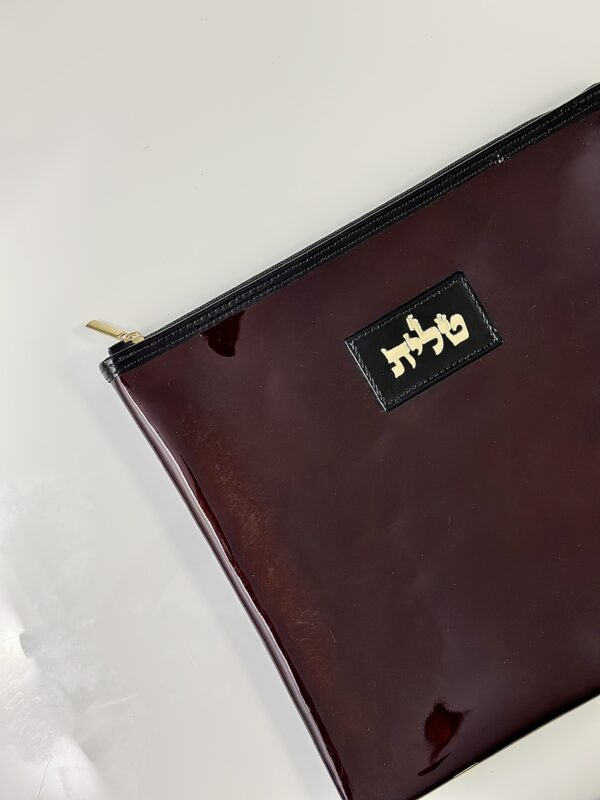 ⁦נרתיק לטלית ותפילין מעור אמיתי בצבע בורדו עם גימור לכה מבריקה⁩ – תמונה ⁦3⁩