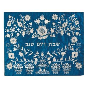 כיסוי חלה לשבת עם רקמה אורינטלית בצבעי כסף על כחול