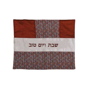 כיסוי חלה לשבת עם רקמה ומסגרת קולאז' בורדו וטקסטורה גיאומטרית