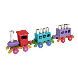 חנוכייה בצורת רכבת צבעונית