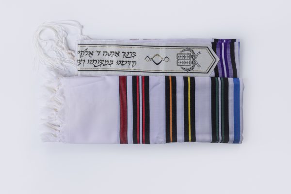 טלית מהודרת מצמר עם פסים צבעוניים בגווני הקשת
