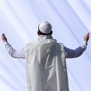 High-Quality White Acrylic Tallit with Crown in a Luxurious Design