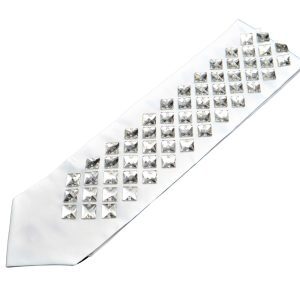 עטרה לטלית בצבע לבן עם אבני סברובסקי מרובעות