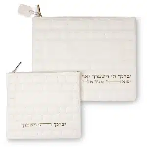 תיק לטלית ותפילין מעוצב דמוי עור בדגם "הכותל" – בצבע לבן פנינה וזהב מלכותי