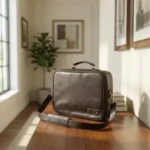 תיק מזוודה לטלית בעיצוב מהודר וקומפקטי במראה עור עתיק