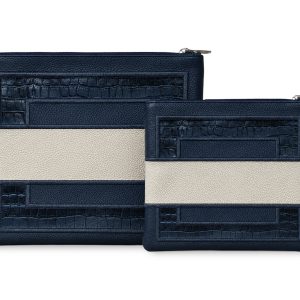סט תיקי טלית ותפילין מעור אמיתי – דגם כחול נייבי ושמנת במבנה מסגרות גיאומטרי עם טקסטורת קרוקו