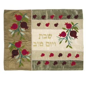 כיסוי חלה מעוצב – אפליקציות בשילובי בדים בדגם "רימונים וירוק זית"